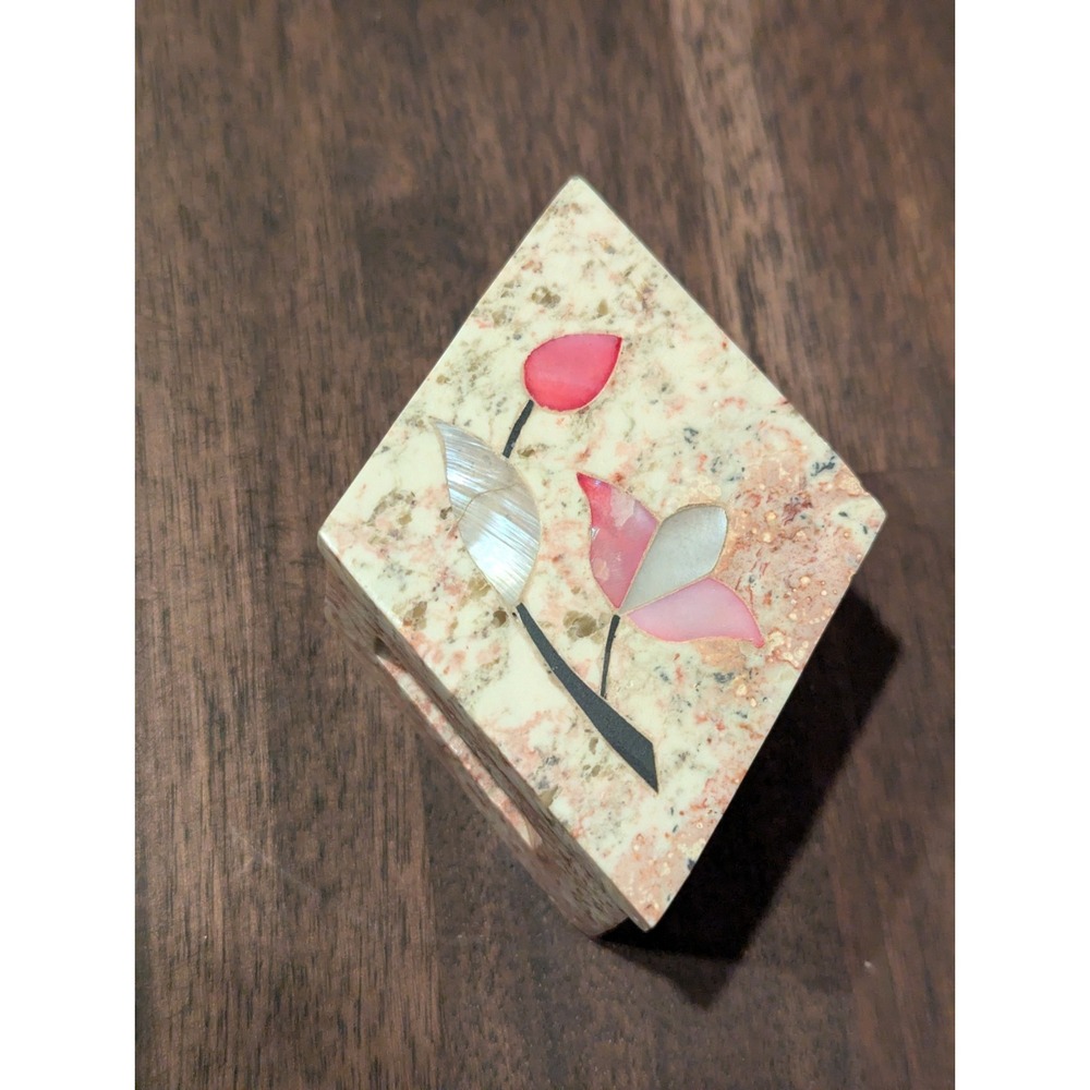VTG Hand Carved Soap Stone Mother of Pearl Inlay‎ Trinket Jewelry Box Lattice